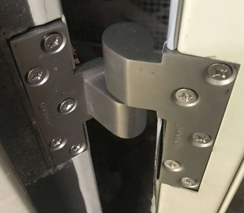 product feature Intermediate-Pivot-Door-Hinge product feature Intermediate-Pivot-Door-Hinge